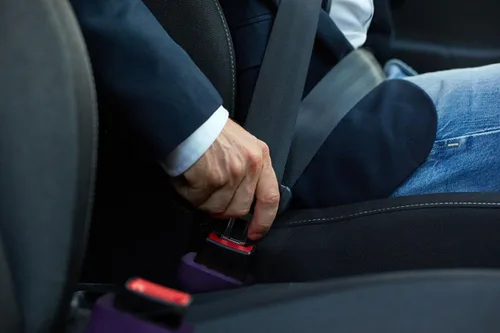 Vista 6 de Paquete de 4 estabilizadores de receptáculo de cinturón de seguridad – Refuerzo de hebilla para receptáculos de fila trasera – Eleva tu cinturón