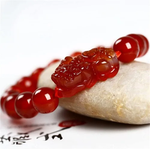 Vista 3 de Panchitalk Pulsera de ágata roja natural Feng Shui Wealth Pi Xiu, pulsera de buena suerte, regalo para mujeres y hombres