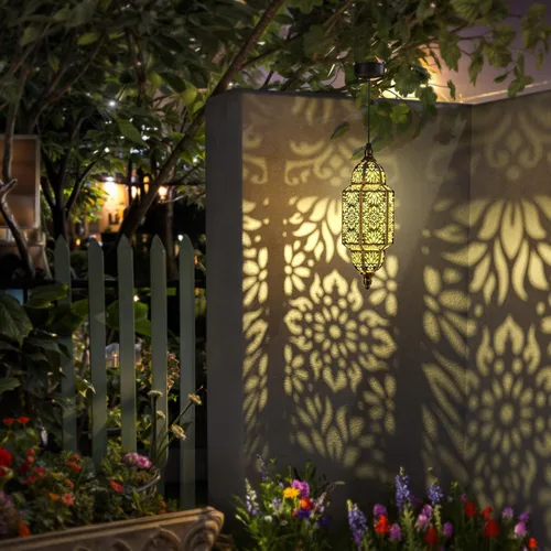 Vista 2 de Twinkya Paquete de 2 luces solares colgantes para jardín, farol solar decorativo para exteriores, impermeables, de metal, marroquí, decoraciones al