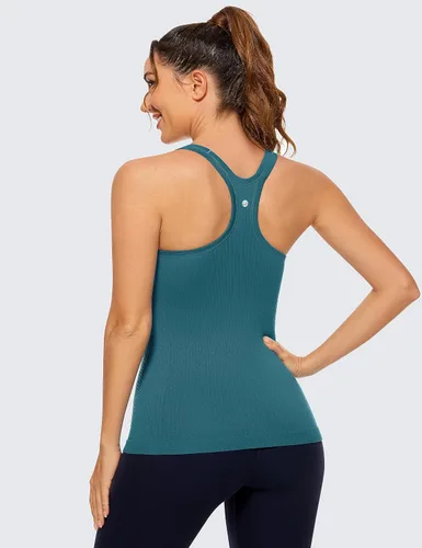 Vista 2 de CRZ YOGA Camiseta sin mangas acanalada sin costuras para mujer con brasier integrado, cuello redondo acolchado, adelgazante, atlética, larga