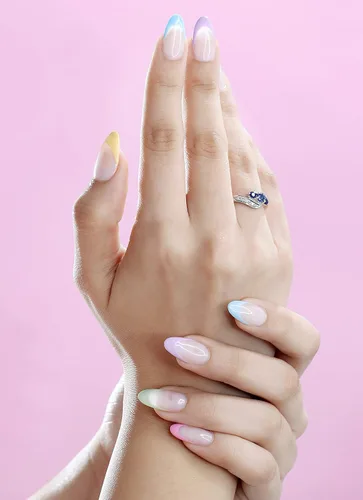 Vista 2 de Dazzlingrock Collection Anillo nupcial redondo de 3 piedras de compromiso con diamantes azules y diamantes blancos de 14 quilates, oro blanco