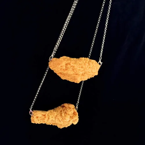 Vista 7 de Collar con colgante de pollo frito de BlingGlow con diseño de simulación de pollo frito y adorable joyería de alimentos realista, pierna de pollo