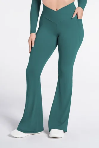 Vista 5 de Sunzel Leggings acampanados, pantalones deportivos y cruzados para yoga, con control de abdomen, cintura alta y piernas anchas