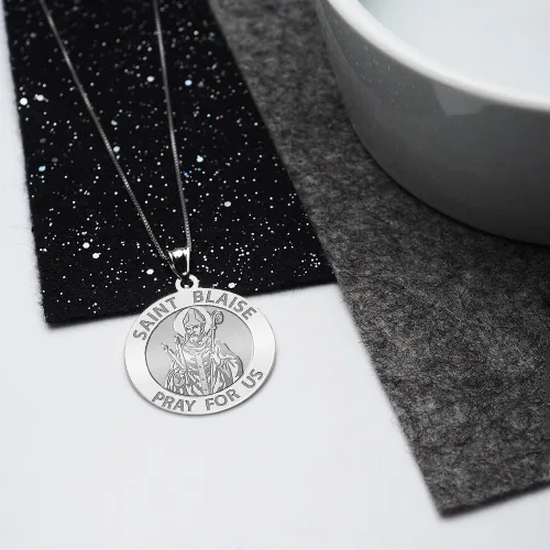 Vista 5 de PicturesOnGold.com Medalla religiosa Saint Blaise - 1 pulgada tamaño de un cuarto - plata de ley