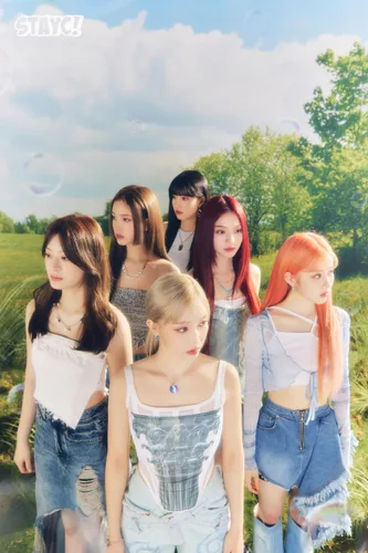 Vista 4 de STAYC TEENFRESH 3er Mini álbum Digipack Versión CD+Photobook+Photocard+Tracking Sealed (Digipack Random)