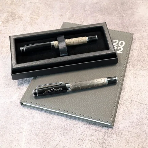 Vista 5 de Bolígrafo de metal personalizado con diseño de mapa del mundo premium + caja de regalo Diseña un regalo verdaderamente único Grabado con láser