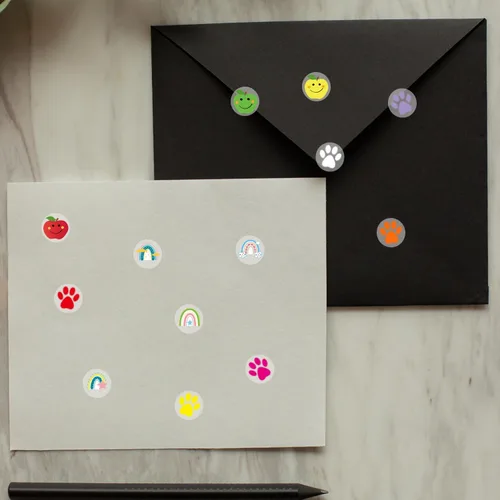 Vista 5 de Pegatinas de Manzana de 1.27 cm, Autoadhesivas para Álbum de Recortes/Artesanías DIY para Niños/Calcomanías de Recompensa para Maestros (Multicolor)