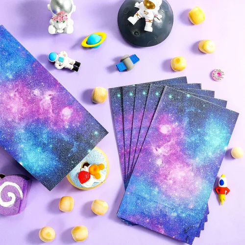 Vista 3 de Containlol Paquete de 28 bolsas de regalo de fiesta de galaxia espacial para niños, bolsas de regalo temáticas del espacio exterior, bolsas de papel