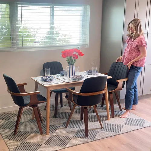 Vista 4 de WUPOTO Juego de 1 silla de comedor giratoria, silla de comedor moderna de mediados de siglo con artesanía de nogal, piel sintética tapizada, brazos