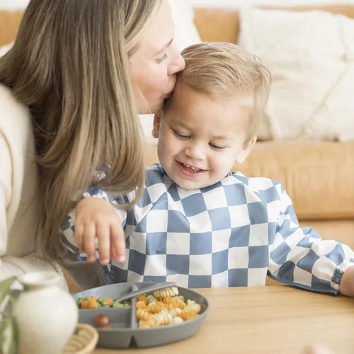 Vista 3 de Tiny Twinkle Babero de manga larga para bebés y niños pequeños Paquete de 2 baberos impermeables para comer, lavable a máquina y artículos
