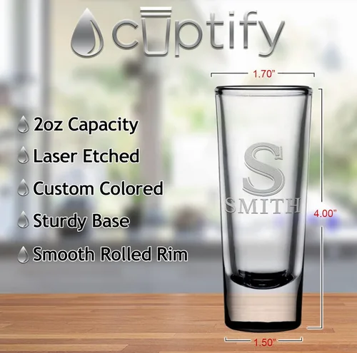 Vista 2 de Vaso de chupito personalizado con fondo negro personalizado de 2 oz, vasos de chupito cordiales con inicial y nombre en script dividido