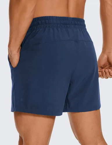 Vista 2 de CRZ YOGA Pantalones cortos de entrenamiento sin forro para hombre de 5 pulgadas, ligeros, de secado rápido, para correr, deportes, atletismo