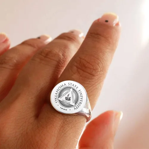 Vista 5 de Anillo de sello vintage personalizado de plata de ley 925 con placa de latón con escudo de armas, anillos personalizados grabados con nombre