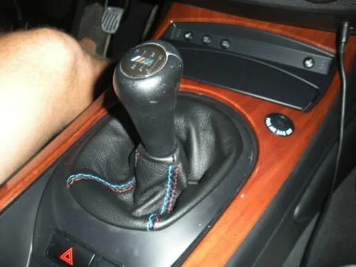 Vista 3 de RedlineGoods Maleta de cambio compatible con BMW Z4 2002-08. Hecho a medida, no universal. Piel negra italiana auténtica de alta calidad con hilo