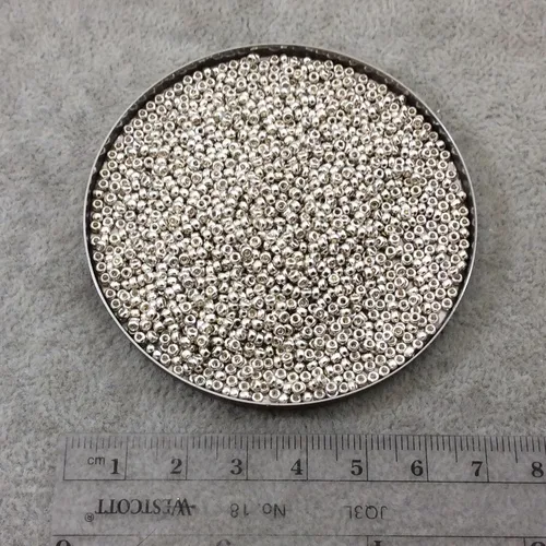Vista 2 de Miyuki Cuentas de semillas 11/0 – Plata galvanizada, Rocailles redondas de vidrio japonés, cuentas de 0.079 in para fabricación de joyas