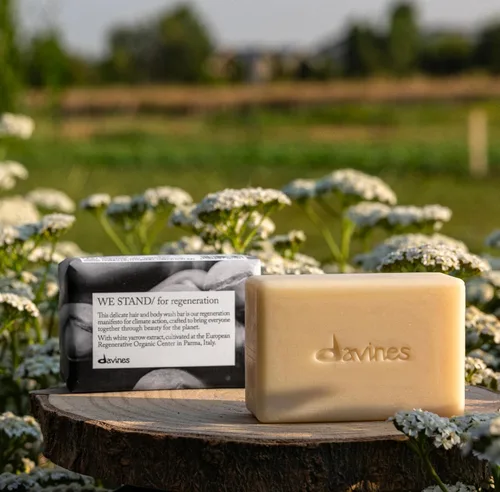 Vista 3 de Davines Cleansing Bar, Solid Cleansing Shampoo Bar, Body Wash Bar, Packed in 100% FSC Paper Wrapper, Recyclable, and Aluminium Case Holder