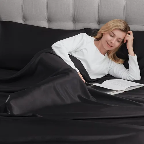 Vista 4 de Serta SatinLuxury - Juego de sábanas de satén sedoso de 4 piezas suave y ligero con bolsillos profundos, tamaño Queen, color negro