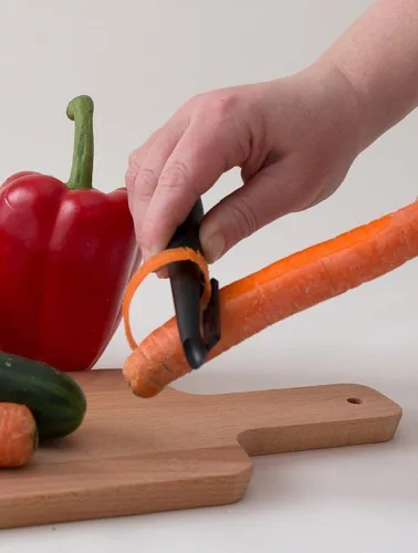 Vista 3 de El mejor pelador de verduras: pelador de verduras de cerámica de Cestari Kitchen - Pelador profesional con hoja de cerámica afilada de afeitar