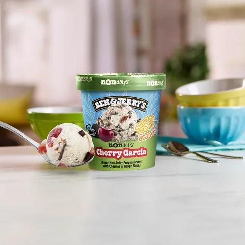 Vista 6 de Ben & Jerry's Sin lácteos, cereza García, 16 oz