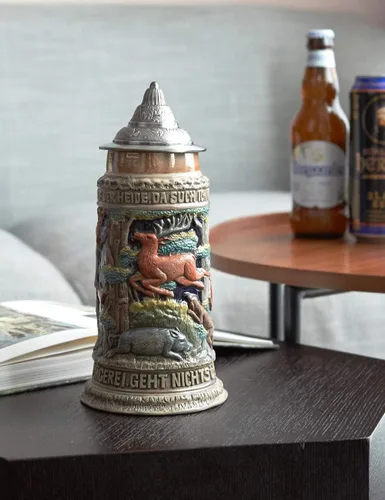 Vista 9 de HAUCOZE Taza de cerveza alemana para caza, jarras vikingas con tapa de peltre, regalos de cumpleaños para hombres, padre, marido, 0.6 litros