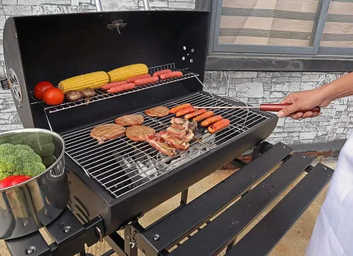Vista 6 de Aleta de comida de 15 pulgadas, gancho giratorio de carne de acero inoxidable con mango de madera para asar y ahumar 1 paquete diestro