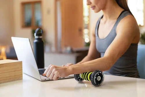 Vista 6 de Trigger Point Performance Rodillo de masaje de rodillo de pie Nano LTE para masaje de tejido profundo