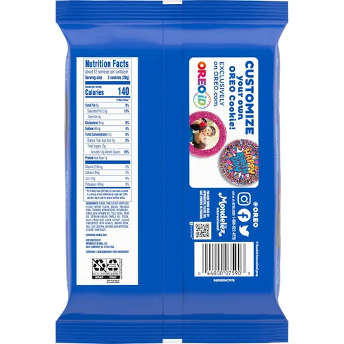 Vista 14 de OREO Galletas sándwich de chocolate con crema de cacao caliente, edición limitada, galletas navideñas, 12.2 onzas