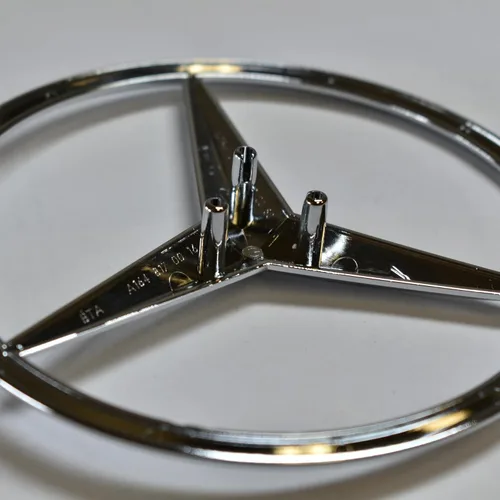 Vista 2 de MERCEDES-BENZ 1648170016 EMBLEMA OEM ORIGINAL