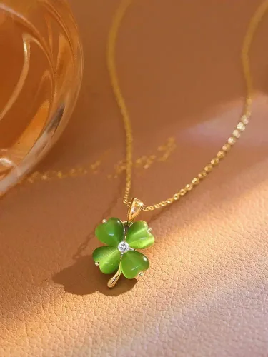 Vista 4 de BUBGDYFO Green Four Leaf Clover Necklace for Women Teen Girls, Lucky Opals Pendant Gold Chain Necklace Jewelry