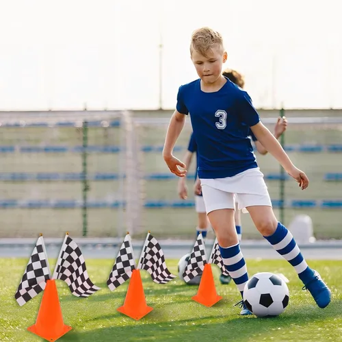 Vista 6 de Conos de tráfico mini (con agujero en la parte superior) con banderas de carreras a cuadros, conos de seguridad deportivos para conos de fútbol