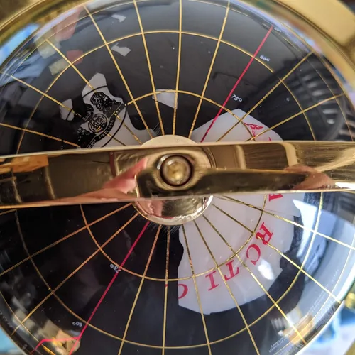 Vista 4 de Unique Art - Globo del mundo de ónix negro de 10 x 6 pulgadas con trípode dorado