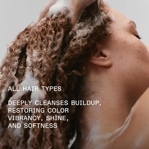 Vista 3 de Olaplex Nº.4C Bond Maintenance™ Clarifying Deep Cleansing Shampoo Removes Damage Causing Impurities & Buildup Helps Restore Color vibrancy For