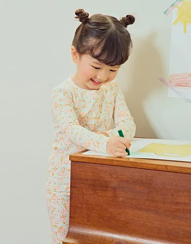 Vista 4 de moimoln Pijama de algodón suave para bebés y niñas pequeñas con estampado de flores modales, manga larga, ajuste ceñido