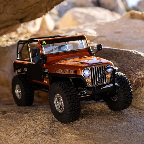 Vista 7 de Axial 1/10 SCX10 III Jeep CJ-7 4X4 RTR cepillado RC Rock Crawler, cobre