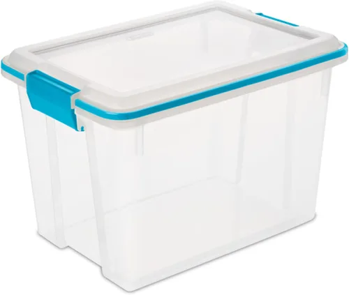 Vista 25 de Sterilite 19414306 - Caja de almacenamiento de plástico transparente de 7.5 cuartos y tapa con pestillos azules