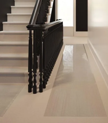 Vista 4 de Tapete protector de alfombra de plástico transparente acanalado con agarre múltiple (plástico transparente, 26 x 60 pulgadas)