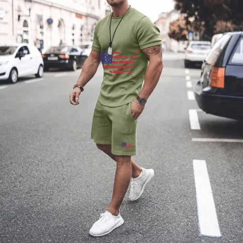 Vista 2 de Conjunto deportivo de verano de 2 piezas para hombre con la bandera estadounidense, elegante camiseta del 4 de julio y pantalones cortos deportivos