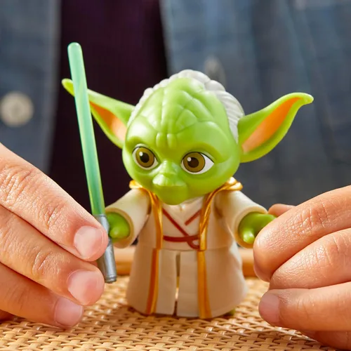 Vista 3 de Star Wars: Young Jedi Adventures Yoda Figura de acción, juguetes de 3 pulgadas de alto, juguetes preescolares para niños y niñas de 3 años