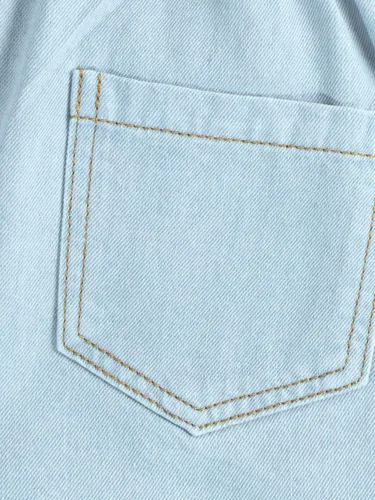 Vista 3 de WDIRARA Pantalones cortos de mezclilla de pierna recta de cintura alta con botones frontales y cintura elástica para niña