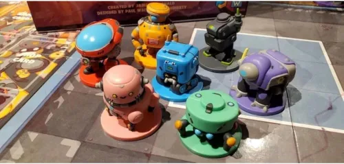 Vista 5 de Wise Wizard Games: Robot Quest Arena Juego de mesa de construcción de cubiertas