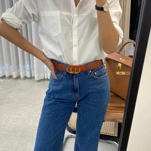 Vista 221 de Cinturón de cuero clásico con hebilla de metal para mujer con vestido de jeans