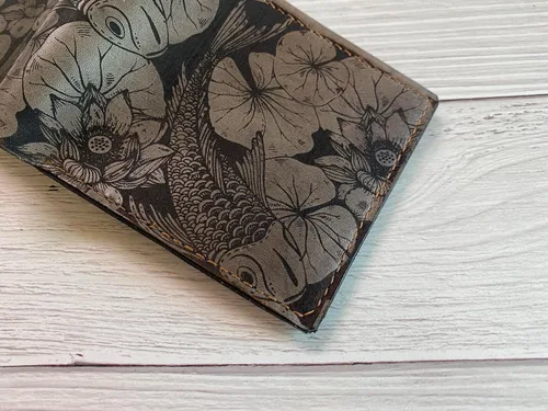 Vista 3 de Unik4art - Cartera Koi Fish de cuero genuino hecha a mano para hombre, regalo personalizado para hombre, regalo japonés de aniversario para él - 1P