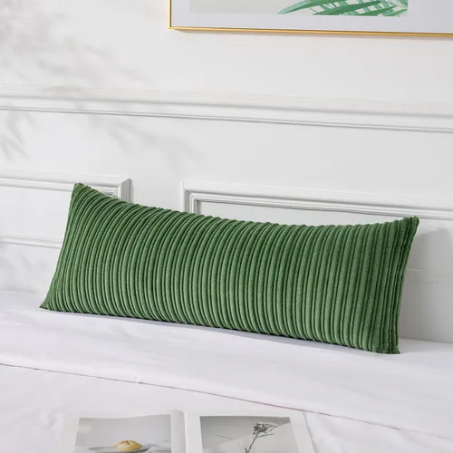 Vista 156 de UGASA - Fundas de almohada decorativas de terciopelo suave y sólidas de Navidad para sala de estar/sofá, 16 x 16 pulgadas, 2 unidades, color burdeos