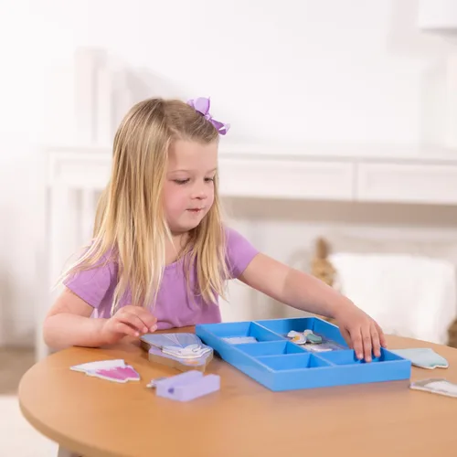 Vista 5 de Melissa & Doug Disney Cenicienta Princesa - Juego de muñecas magnéticas de madera para vestir, 30+ piezas