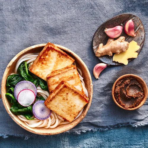 Vista 4 de Hodo Soja Miso Orgánica con Tofu 35g de Proteína por Paquete Marinado en Saboroso Miso Rico en Umami Excelente en Freidora de Aire o Sopa