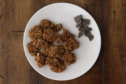 Vista 3 de Crazy Monkey Baking Racimos de galletas de granola 0.63 oz de grano entero Ingredientes totalmente naturales Bolsa resellable de 7.5 onzas