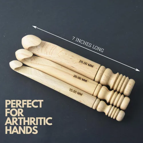 Vista 5 de THE KNOX CRAFT - Ganchos de ganchillo grandes de madera con mango ergonómico de agarre suave, ganchos de hilo para proyectos de hilo extra