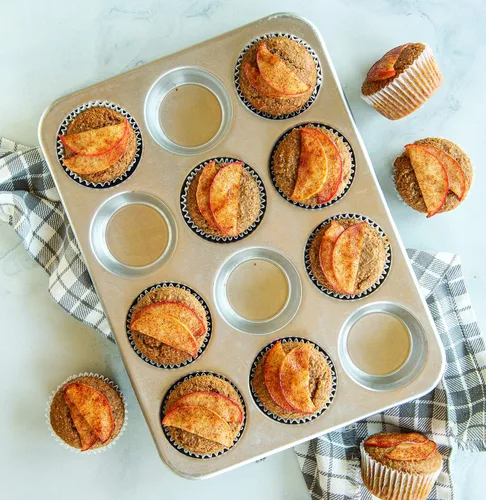 Vista 7 de Nordic Ware Baker's Delight Set de 3 piezas + molde comercial de aluminio natural Nordic Ware para muffins, 12 tazas
