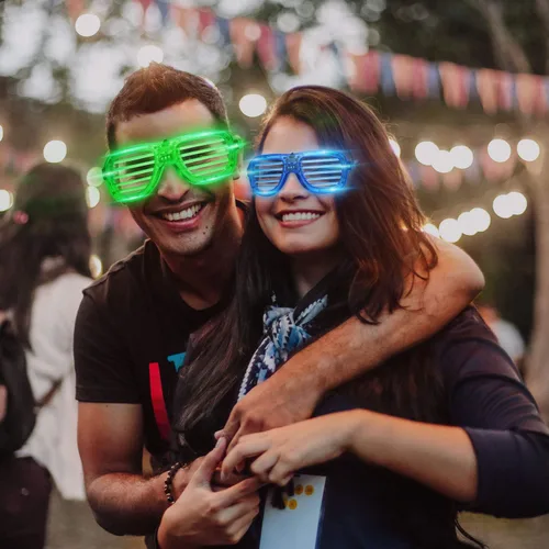 Vista 6 de M.best 4 Pack LED Glasses 4 Colors Light Up Glasses Glow In The Dark Party Supplies Favor for Kids Adult Birthday,Raves,Halloween,Christmas, New Year