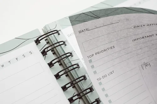 Vista 9 de Paper 'n Such Agenda diaria sin fecha, suministros escolares y de oficina, organiza tareas y aumenta la productividad, diario de trabajo, cuaderno